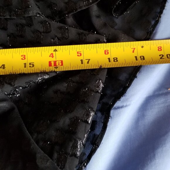 Isaac Mizrahi sparkly blouse, size 8 - Picture 9 of 13